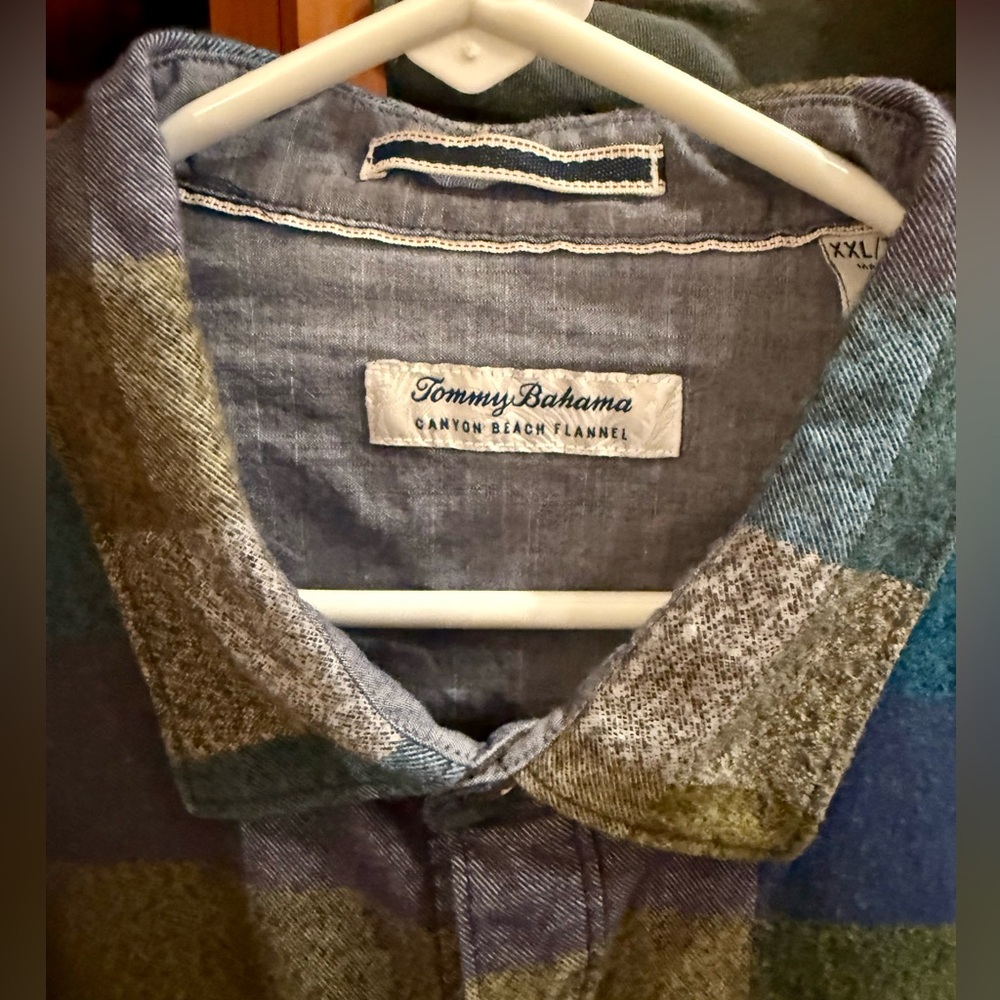 Men’s XXL Tommy Bahama softest flannel ever, great looking plaid long sleeve